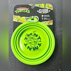 Nickelodeon Teenage Mutant Ninja Turtles Collapsible Pet Bowl With Carabiner